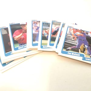 Lot of 22 JB Montreal Expos Fleer 1990 Baseball Cards