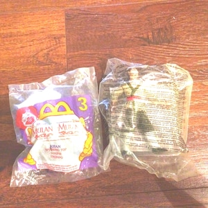 McDonald&#39;s Toy Lot of 2 Mulan 1998 #3 Khan Spinning Top and Li Shang Figurine
