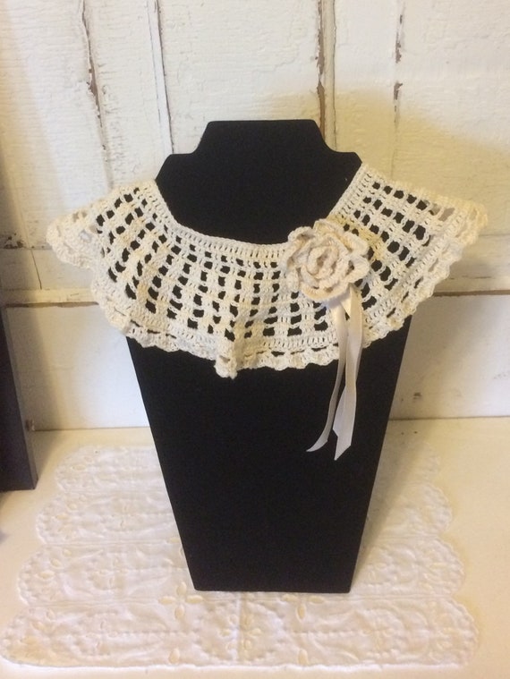 Vintage Crochet Off White Creme Collar with Flower