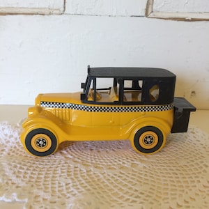 Vintage Avon 1926 Checker Yellow Cab Wild Country After Shave Perfume Bottle