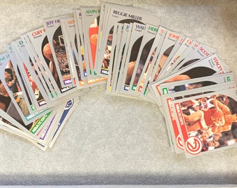 Lot med 61 NBA HOOPS basketkort