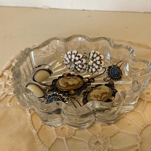 Antique Clear Glass Scallop Shell Jewelry Ring Trinket Holder