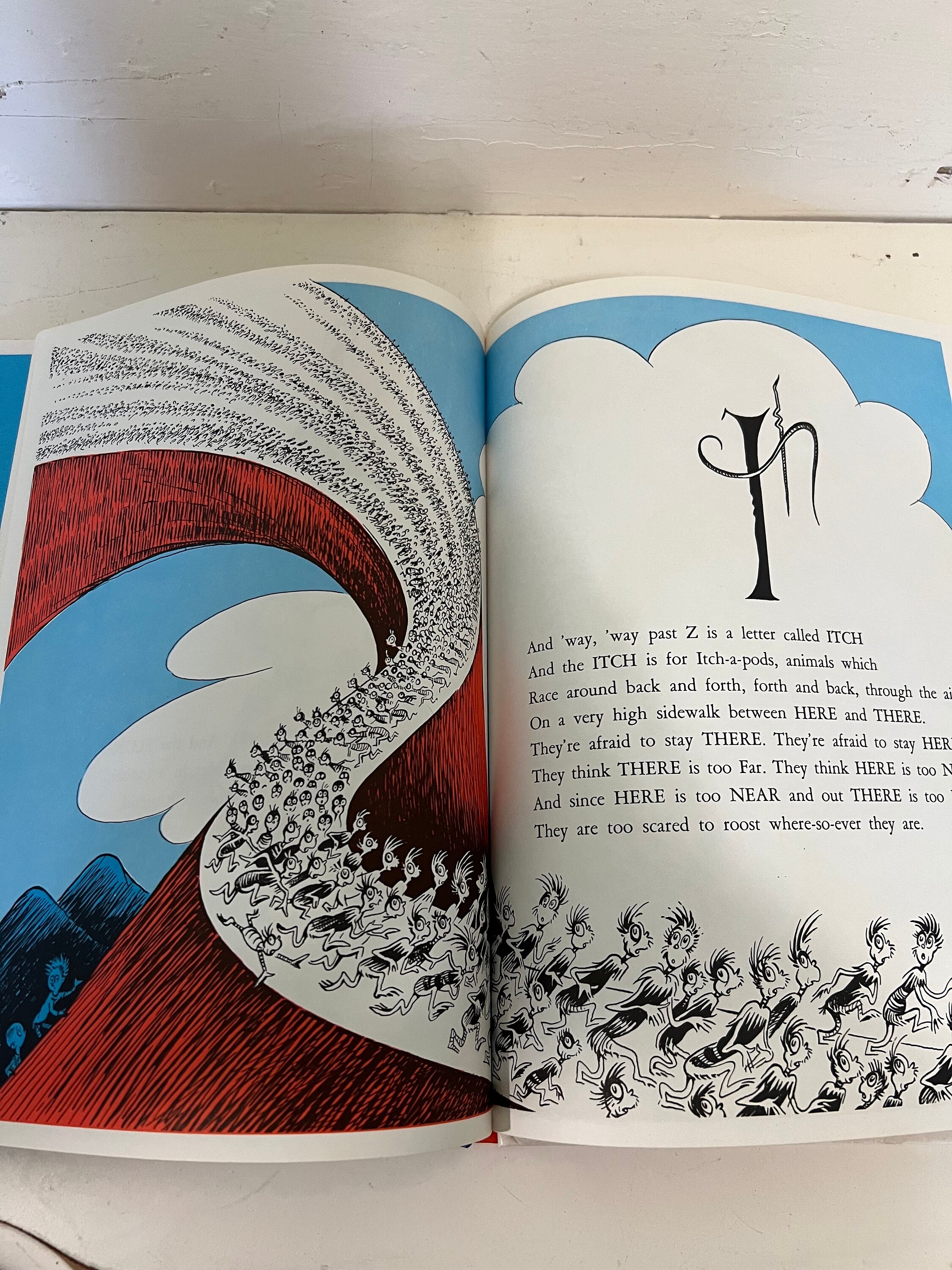 1983 Dr. Seuss on Beyond Zebra Children's Book Hardback - Etsy