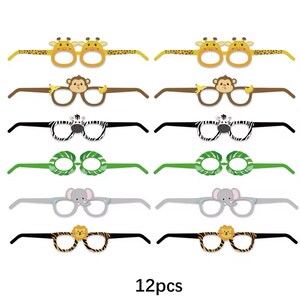 Puede incluir: Una colecci&oacute;n de doce pares de gafas de novedad con dise&ntilde;os de animales. Los estilos incluyen jirafas, monos, cebras, elefantes, leones y hojas tropicales. Las monturas son de varios colores, incluyendo amarillo, marr&oacute;n, negro, blanco y verde.