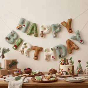 Striscione di compleanno in feltro a tema bosco: animali del bosco, decorazioni rustiche per feste.
