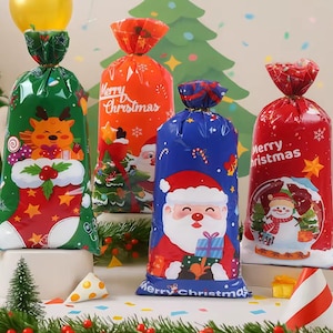 Christmas Candy Gift Bags with Santa Claus Design – Plastic Gift Bags for Xmas Party Favors, Holiday Treats, and Gift Wrapping