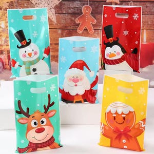 Christmas Candy Gift Bags with Santa, Snowman, Reindeer & Penguin Designs – Holiday Party Favor Bags for Treats and Gifts