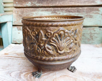 Vintage Embossed Hammered Brass Planter Shell Shells Claw feet Repousse Made England French Country Rustic Farmhouse Flower Pot Regency