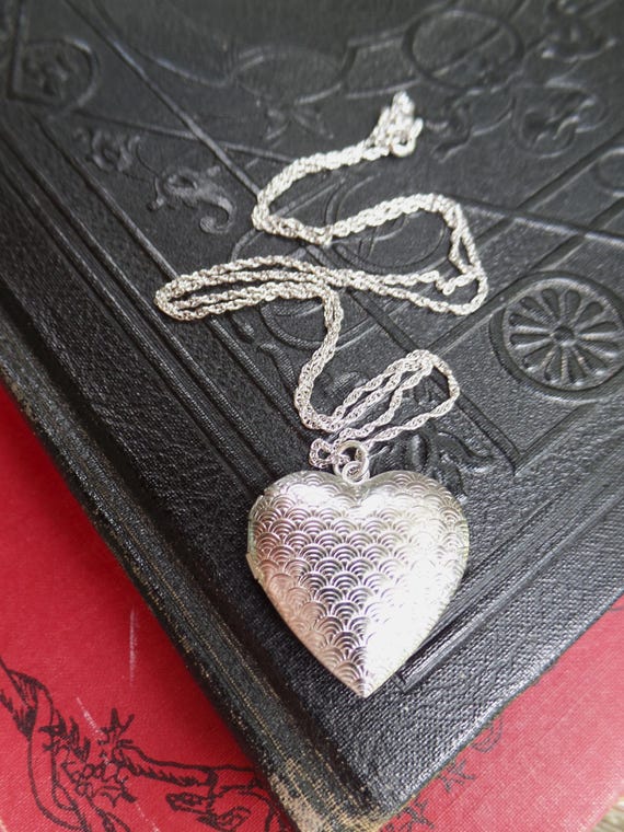 Vintage Dainty Silver Heart Locket Necklace, Minimalist Chain and locket, Perfume Locket, Silver Rope Chain, Gift for Her, Hallmark Cards