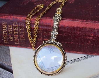 Vintage Style Magnifying Glass Pendant Necklace Victorian Style Ornate Metal Reading Magnifier Long Chain Antique Gold Necklace