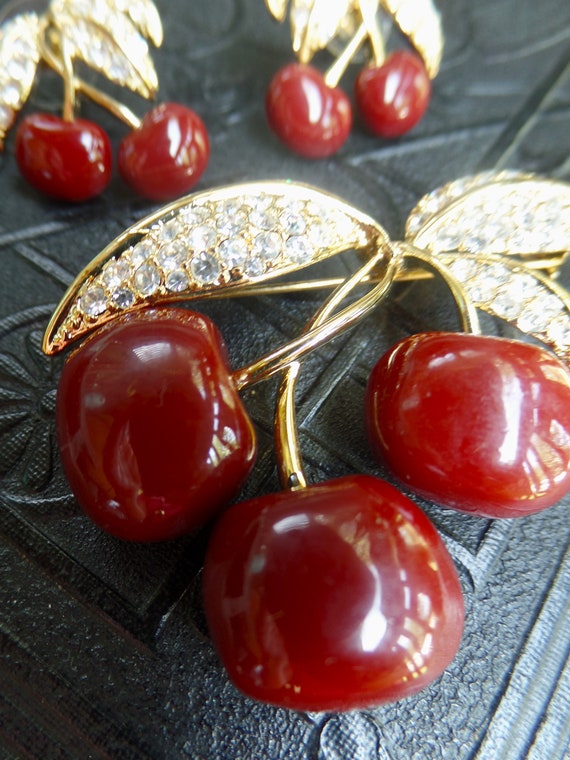 Vintage Joan Rivers Cherry Brooch and Earring Set… - image 4