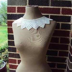 Vintage 1950s Crocheted Lace Collar Antique off White Embellishment image 1
