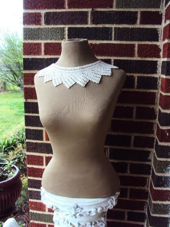 Vintage 1950s Crocheted Lace Collar Antique off W… - image 4