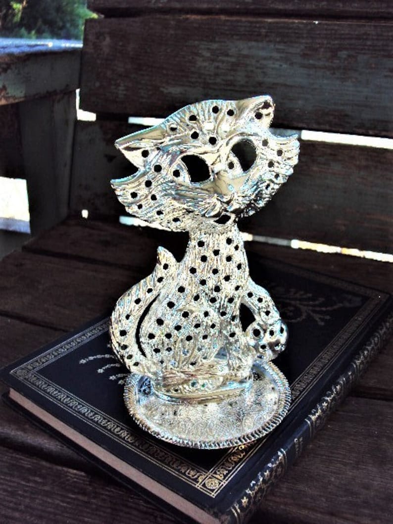 Vintage Jewelry Display Silver Plate Earring Holder And Tray Etsy vintage-jewelry-display-silver-plate-earring-holder-and-tray-etsy