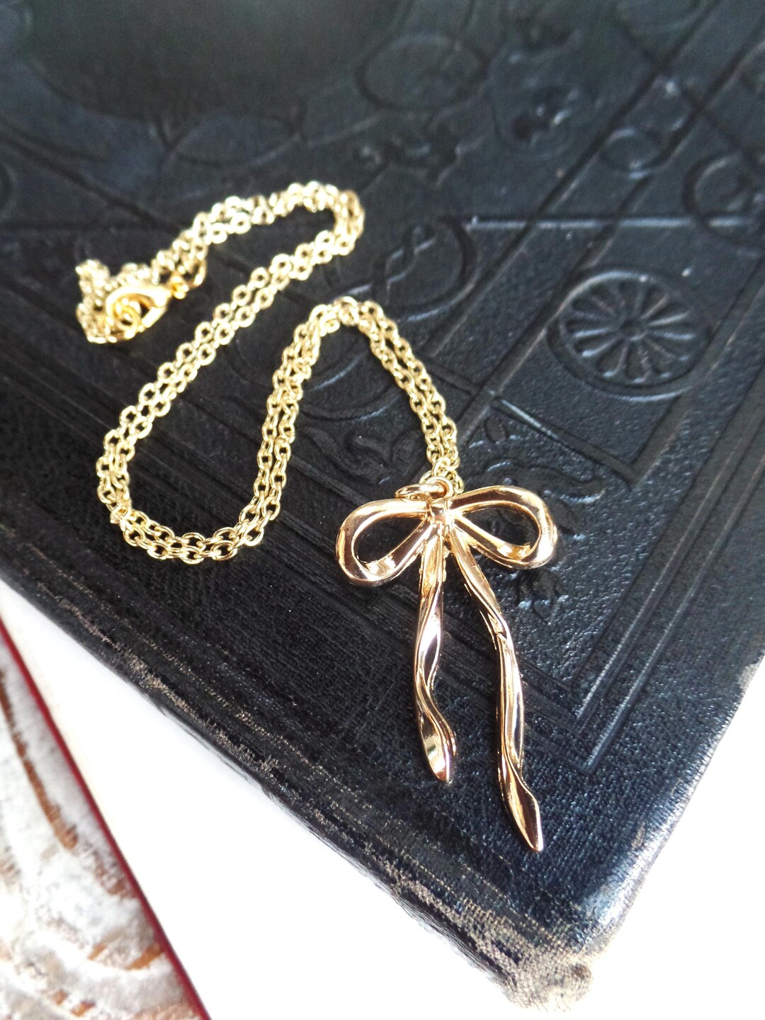 Origin Bow Necklace Gold