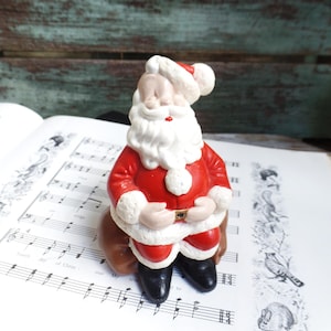 Vintage Ceramic Santa Claus, 1970s Santa Retro Christmas Decoration, Old Saint Nick Nostalgic Red Suit, Decor Display Hand Made Ceramics