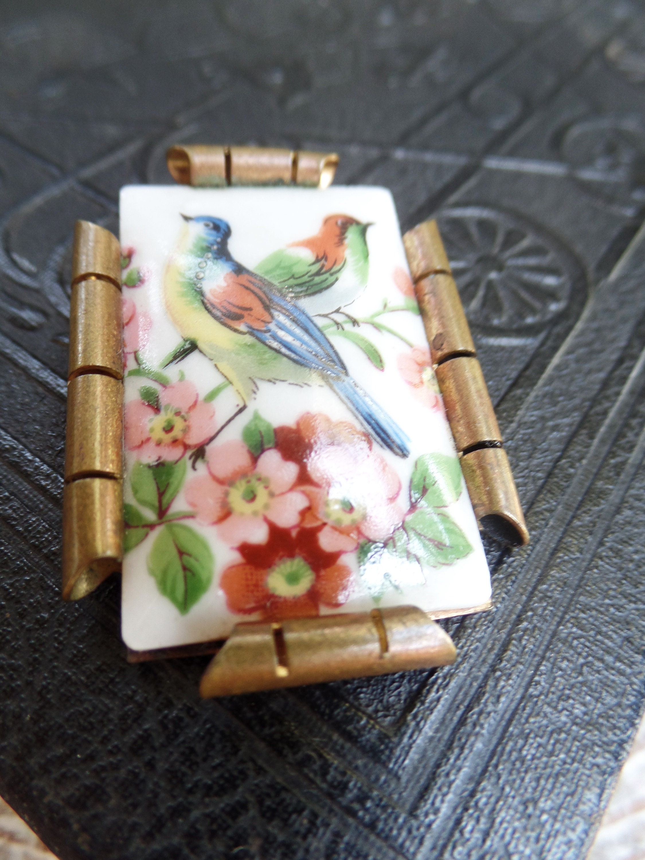 ヴィンテージ リモージュ フランス 磁器 鳥ブローチ、フランス ヴィンテージ リモージュ フランス 磁器 鳥ブローチ、フランス