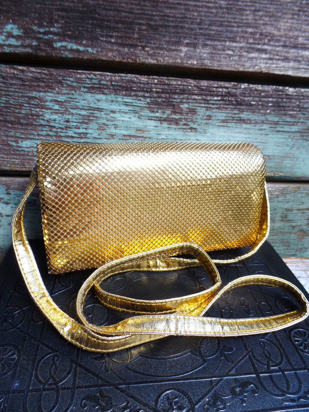 Vintage Gold Mesh Wallet Purse, Over the Shoulder Strap Wallet, Full Size Wallet, Metallic Gold, Cross Body Strap, Card and Money Holder 80s - Etsy Vintage Gold Mesh Wallet Purse, Over the Shoulder Strap Wallet, Full Size Wallet, Metallic Gold, Cross Body Strap, Card and Money Holder 80s - Etsy