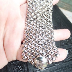 Pulsera vintage de metal líquido SG, pulsera de malla fina Sergio Gutiérrez, acero inoxidable y acabado en plata antigua, pulsera ancha con estilo