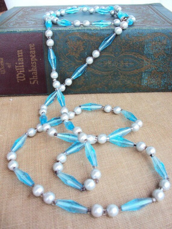 Vintage long Necklace Beaded Chain Lucite beads p… - image 4