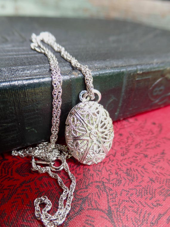 Vintage Dainty Silver Filigree Locket Necklace, Minimalist Chain and locket, Perfume Locket, Silver Rope Chain, Gift for Her, Hallmark Cards