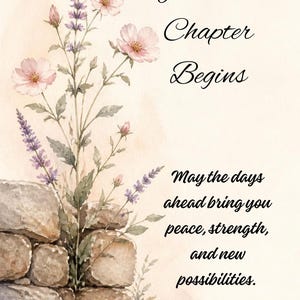 Puede incluir: Una ilustración en acuarela de flores cosmos rosas y ramas de lavanda moradas que crecen desde un muro de piedra. El texto dice: Your New Chapter Begins. May the days ahead bring you peace, strength, and new possibilities. Fondo crema.