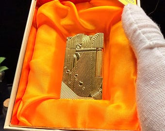 Gold Sanji Engraved Luxury Lighter – Refillable Butane Flame, Elegant Men's Gift Box, Unique Christmas Present