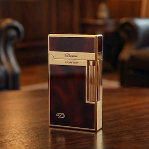 May include: A rectangular lighter with a gold-colored frame and a dark burgundy body. The lighter has the word "Derui" and "Lighter" printed on it. The bottom of the lighter has a "D" logo.