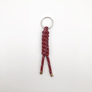 Paracord Snake Knot Schlüsselanhänger - Scarlet/Weiß/Blau, 16K Gold Filled