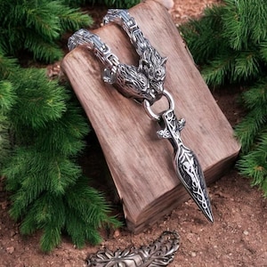 Viking Wolf Spear Necklace: Stainless Steel Vegvisir Amulet