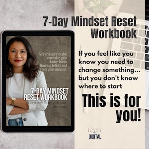 Puede incluir: Un libro de trabajo digital titulado "7-Day Mindset Reset Workbook" se muestra en una tableta. La imagen incluye una mujer con gafas, un ordenador portátil y el texto: "Si sientes que necesitas cambiar algo... pero no sabes por dónde empezar. ¡Esto es para ti!"