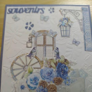 Carte souvenirs fleuries bleue