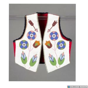 Puede incluir: Un chaleco blanco con ribetes rojos y diseños florales de cuentas. El chaleco está decorado con cuentas azules, verdes, rosas y naranjas. El chaleco tiene un cuello puntiagudo y un cuello en V.