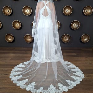 Сathedral veil in lace veil Chantilly lace veil Wedding veil lace trim veil Mantilla veil with french lace veil Mantilla lace veil Veil