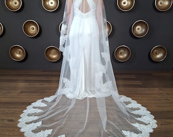 Сathedral veil in lace veil Chantilly lace veil Wedding veil lace trim veil Mantilla veil with french lace veil Mantilla lace veil Veil