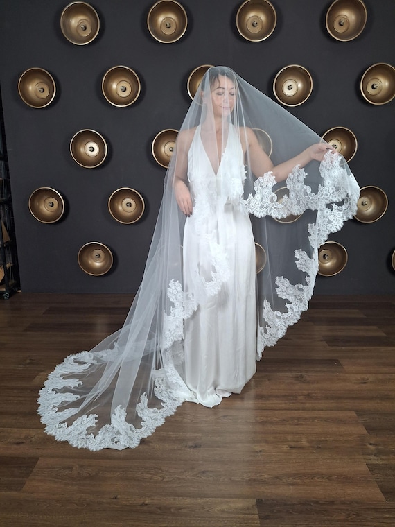 Wedding Cathedral Veil Chantilly Lace Trim Drop Bridal Mantilla Veil Ivory Spanish