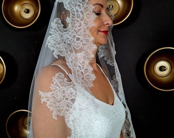 Mantilla veil with lace trimmed veil Wedding veil with lace trim veil Cathedral veil trim lace veil Wide chantilly lace veil Spanish veil