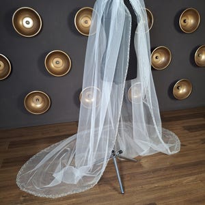 Voile de mariée en perles Voile de perles avec bordure décorative en perles Voile cathédrale en perles Voile du bout des doigts en perles de perles Voile de longueur chapelle en perles