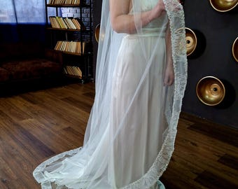 Lace veil in chantilly lace veil Cathedral veil with sparkling sequins Mantilla veil with lace trim veil Mantilla lace veil wedding veil