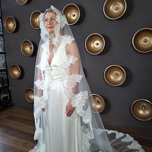 Сhantilly lace veil lace trim veil Cathedral lace veil with drop wedding veil Spanish lace veil Lace wedding veil Mantilla veil ivory