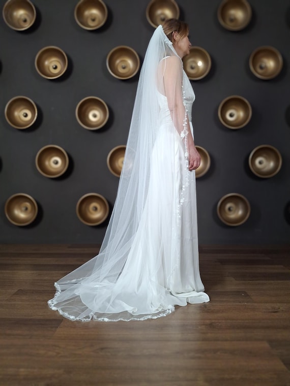 Wedding Veil With Beaded Floral Veil in Edge Sequin Floor  display picture 3