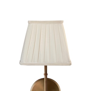 Pantalla de lámpara cuadrada pequeña con pliegues en crema para apliques y candelabros - Pantalla de tela clásica - Pantalla cuadrada hecha a mano