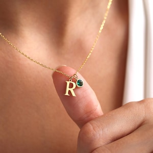 Collier initial personnalisé en or avec pierre de naissance - Pendentif lettre délicat, cadeau bijoux monogramme pour elle - cadeau de Noël ou d'anniversaire