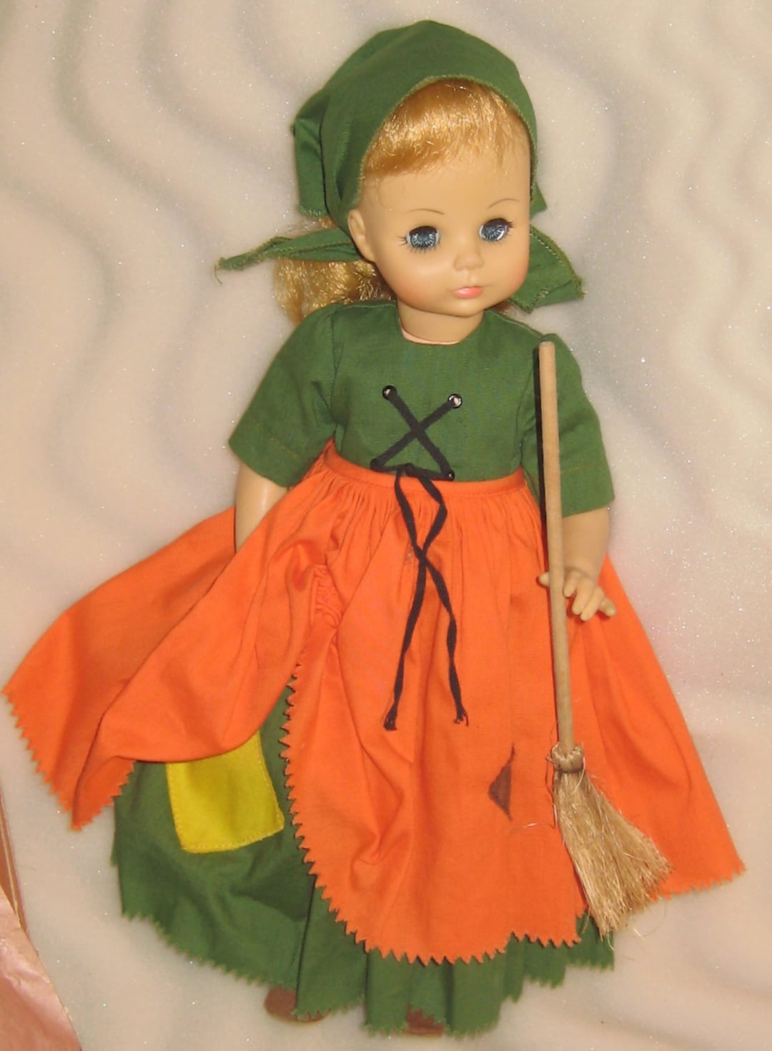 Madame Alexander Poor CINDERELLA DOLL in Box With Broom Etsy Denmark