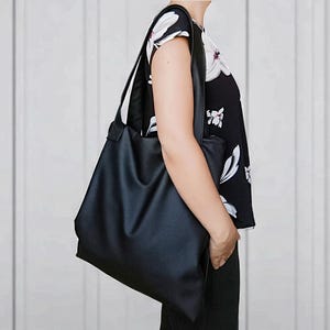 Vegan leather tote bag, large shoulder bag, large tote bag, large women&#39;s shopper bag, elegant minimal bag, Black work bag.