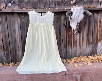 Vintage 60s Butter Yellow Babydoll Nightgown M | Vanity Fair Lace Nylon