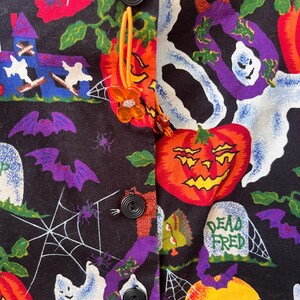 Vintage 90s Basic Editions Halloween Vest - Spooky Grannycore Print M/L A 90s vintage Basic Editions Halloween vest, featuring a playful all-over print with ghosts, pumpkins, skeletons, witches, and gravestones on a black background
