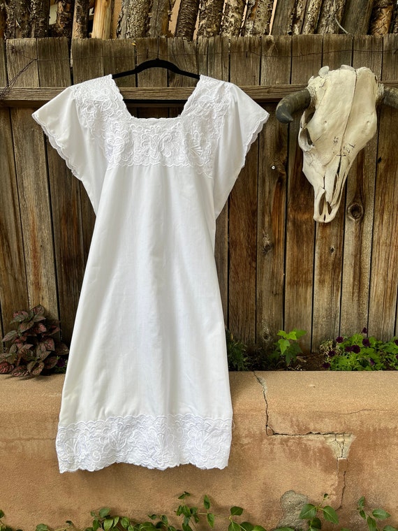 90s Vintage White Embroidered Mexican Dress Summe… - image 1