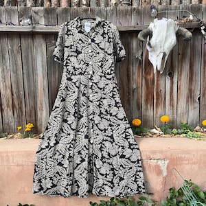 cream dress with black flowers 4C 4 Collective Size 2 Cream Lace With Black Flowers Dress Cocktail P20