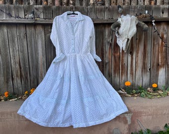 vintage white cotton dress 1950s Star Eyelet Mini dress Size:20 - Bust 44